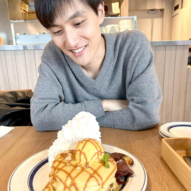 休日に昼食を食べてにきた社員